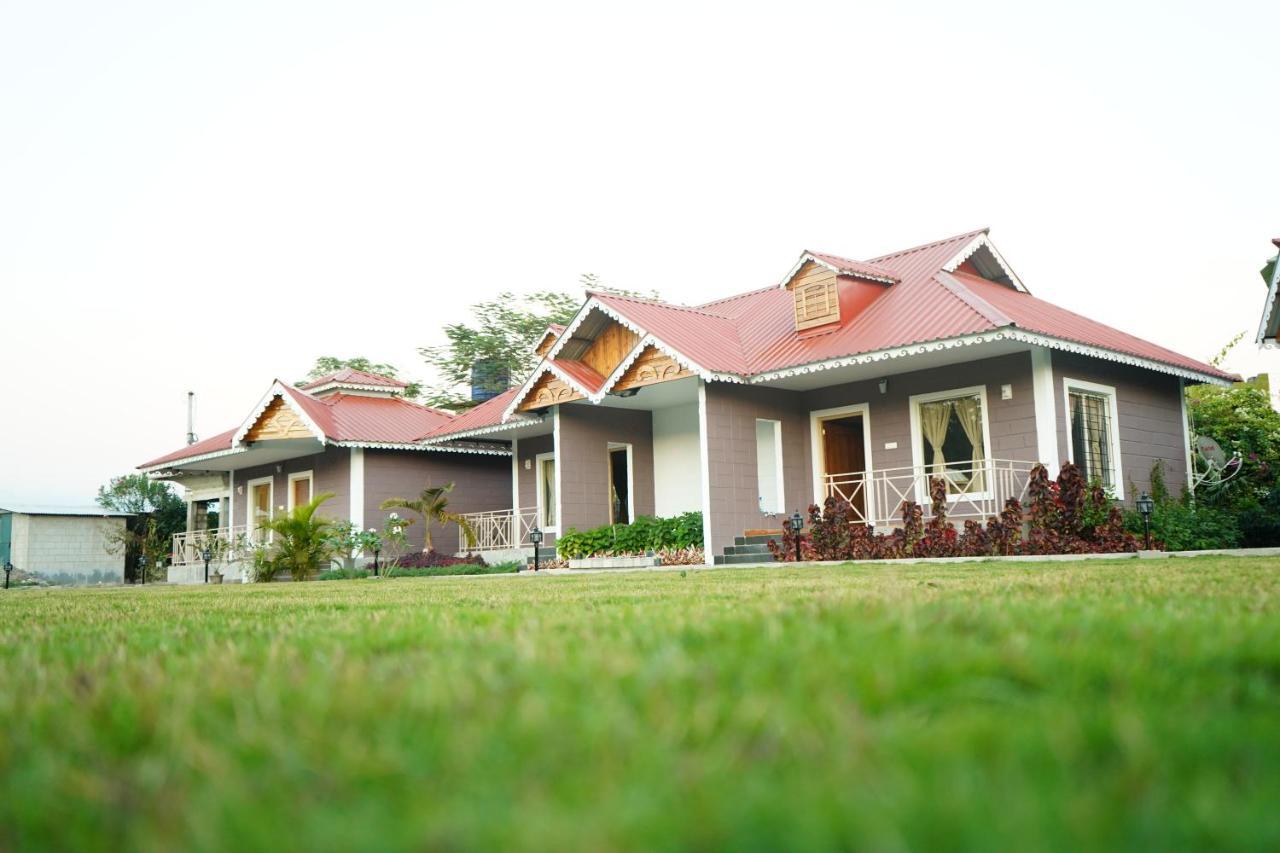 Vanbilas Family Tourism Chalsa Exterior photo