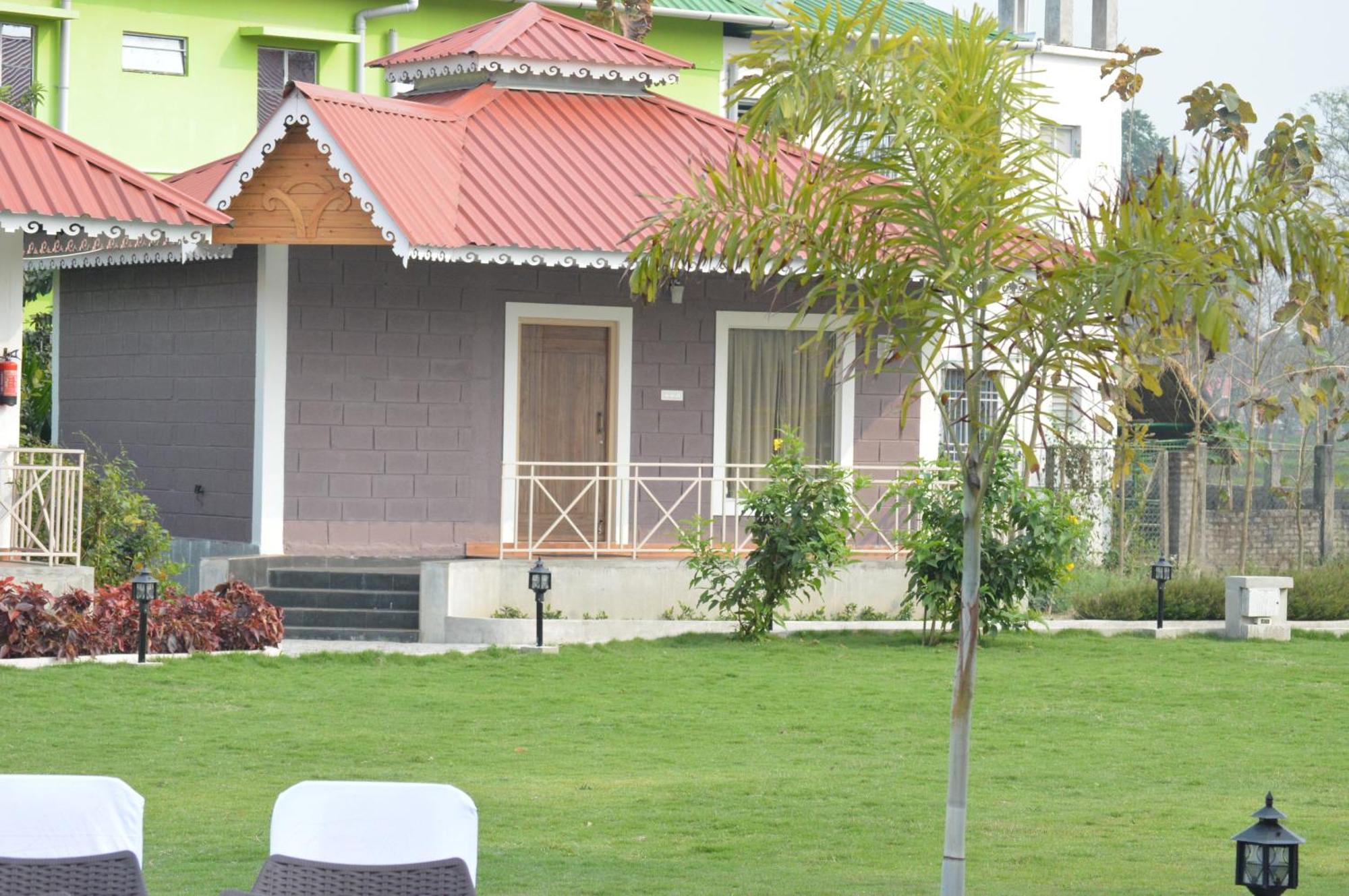Vanbilas Family Tourism Chalsa Exterior photo
